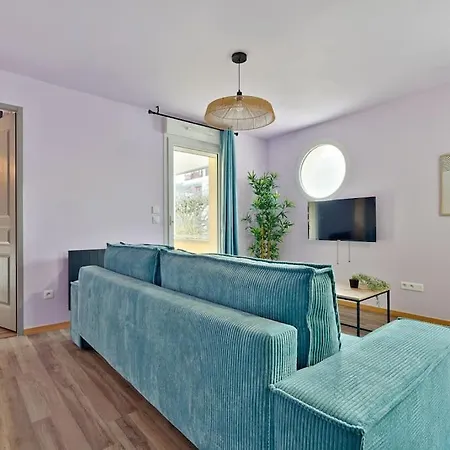 Purple House Apartment *